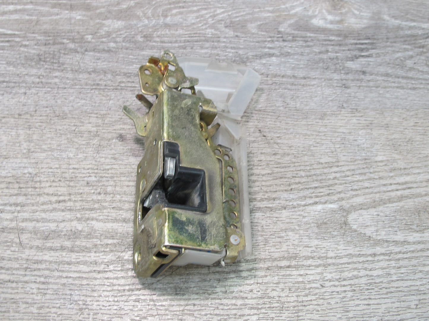 97-03 VW Eurovan T4 Front Left Driver Door Lock Latch 701837015D OEM