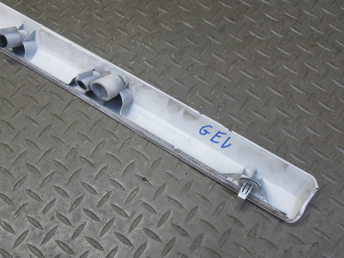 97-03 VW Eurovan T4 Rear Hatch Tailgate Trunk Grip Handle Trim Molding White OEM
