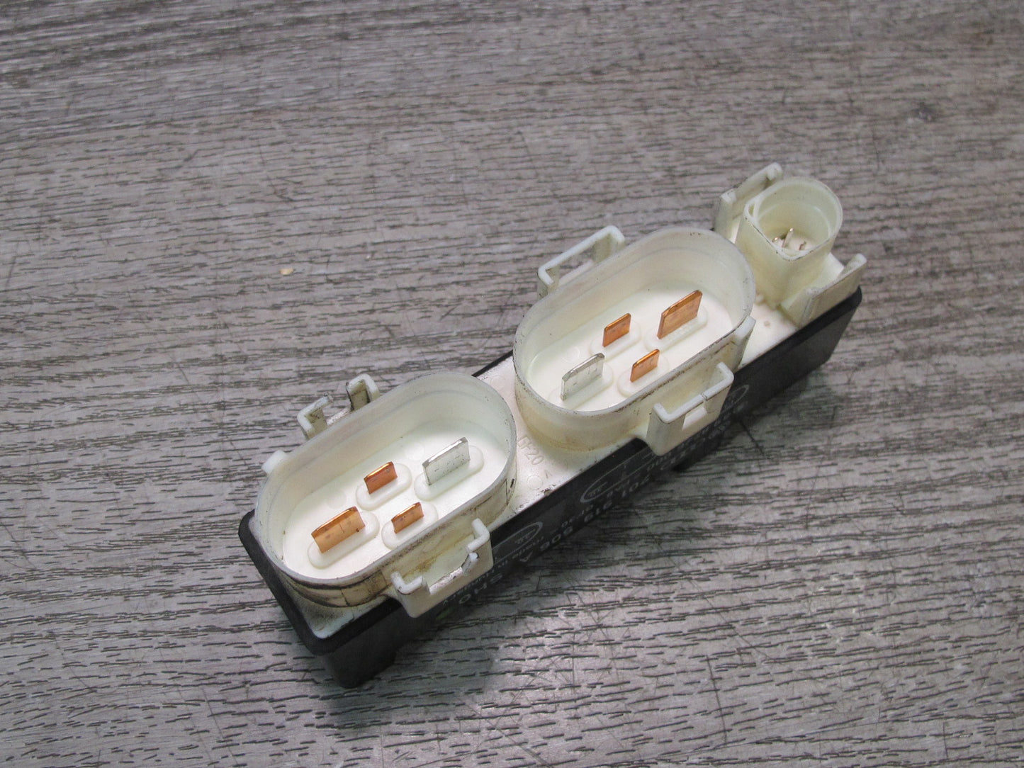 99-03 VW Eurovan T4 2.8L Engine Cooling Fan Relay Module 701919506A OEM