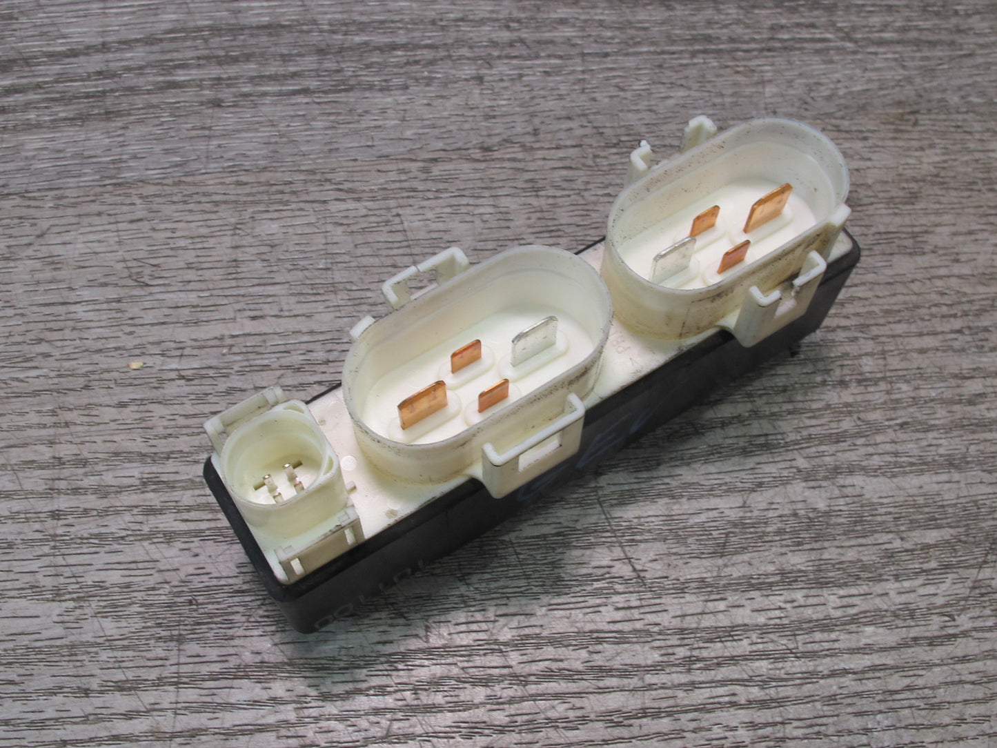 99-03 VW Eurovan T4 2.8L Engine Cooling Fan Relay Module 701919506A OEM