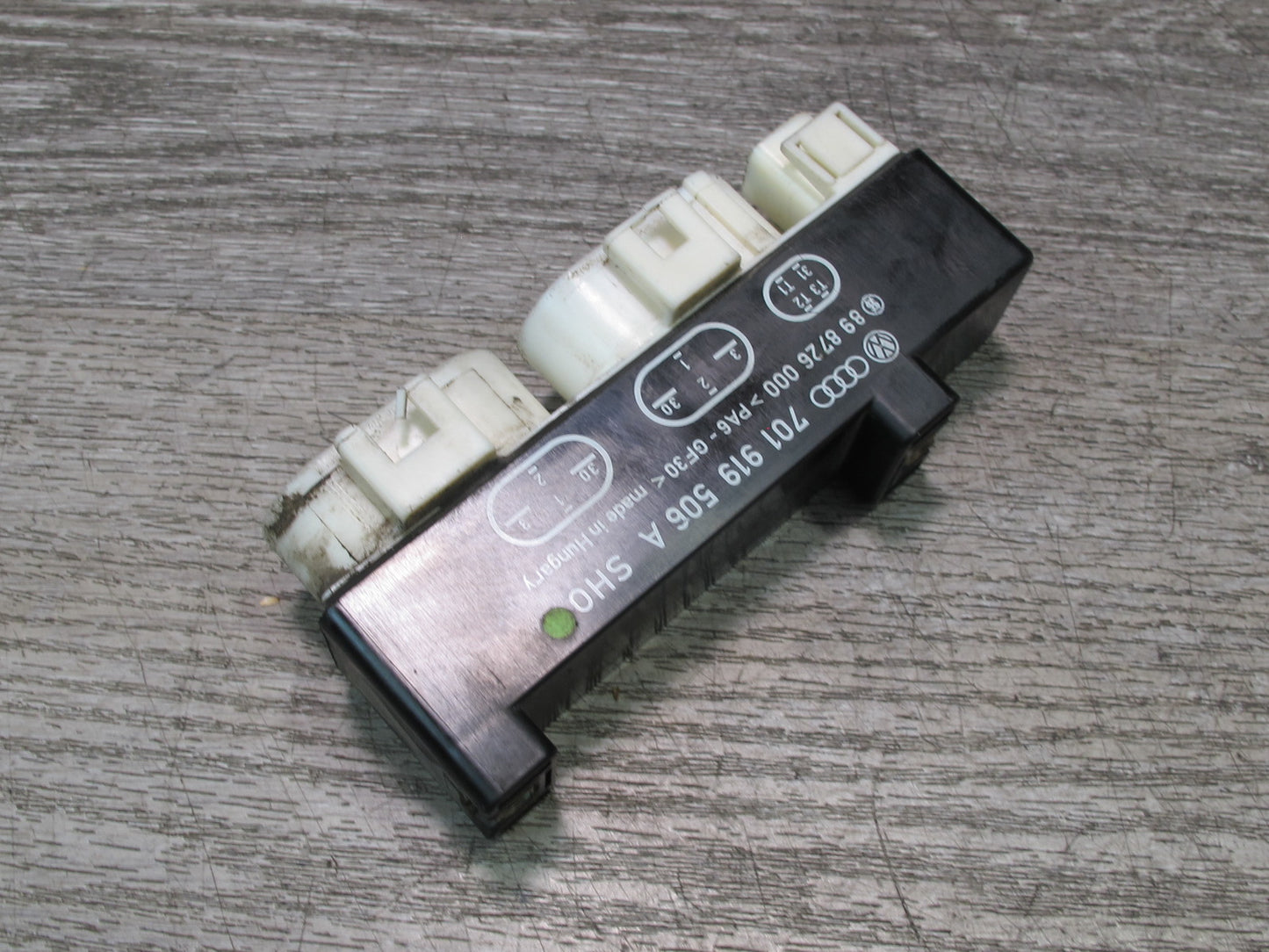 99-03 VW Eurovan T4 2.8L Engine Cooling Fan Relay Module 701919506A OEM