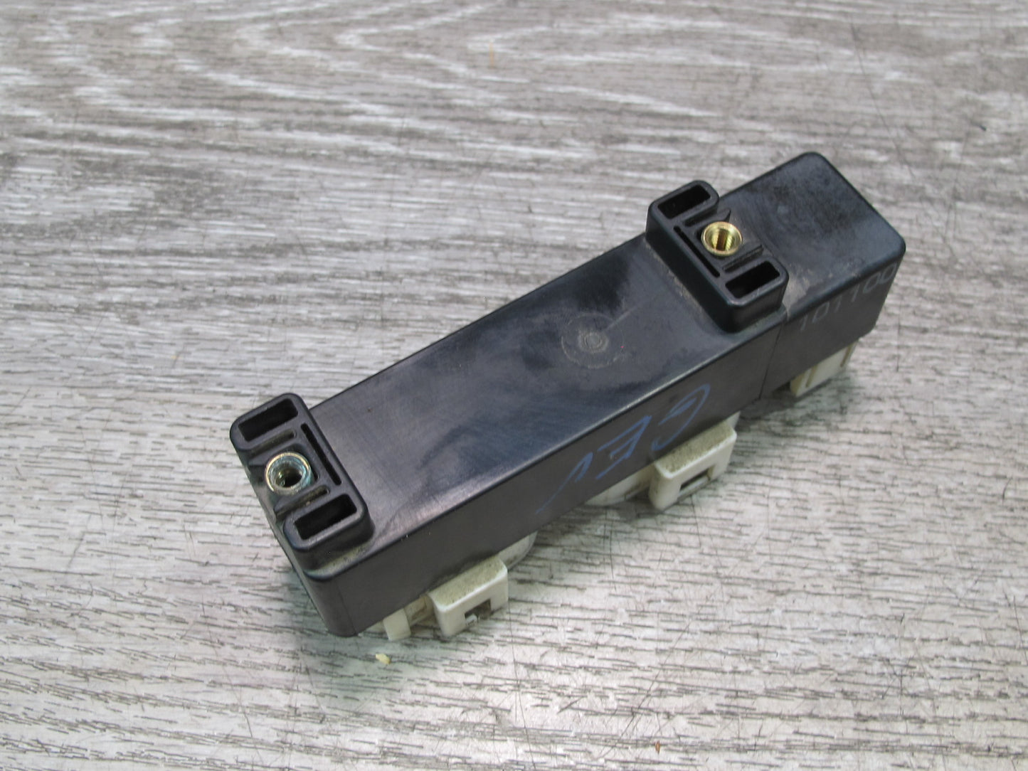 99-03 VW Eurovan T4 2.8L Engine Cooling Fan Relay Module 701919506A OEM