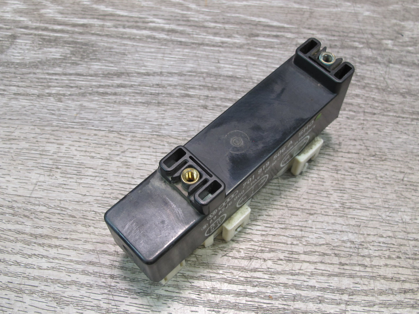 99-03 VW Eurovan T4 2.8L Engine Cooling Fan Relay Module 701919506A OEM