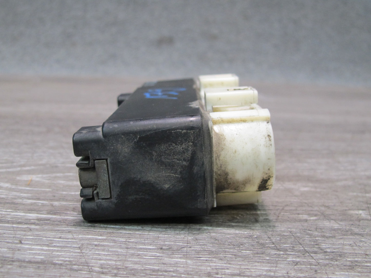 99-03 VW Eurovan T4 2.8L Engine Cooling Fan Relay Module 701919506A OEM