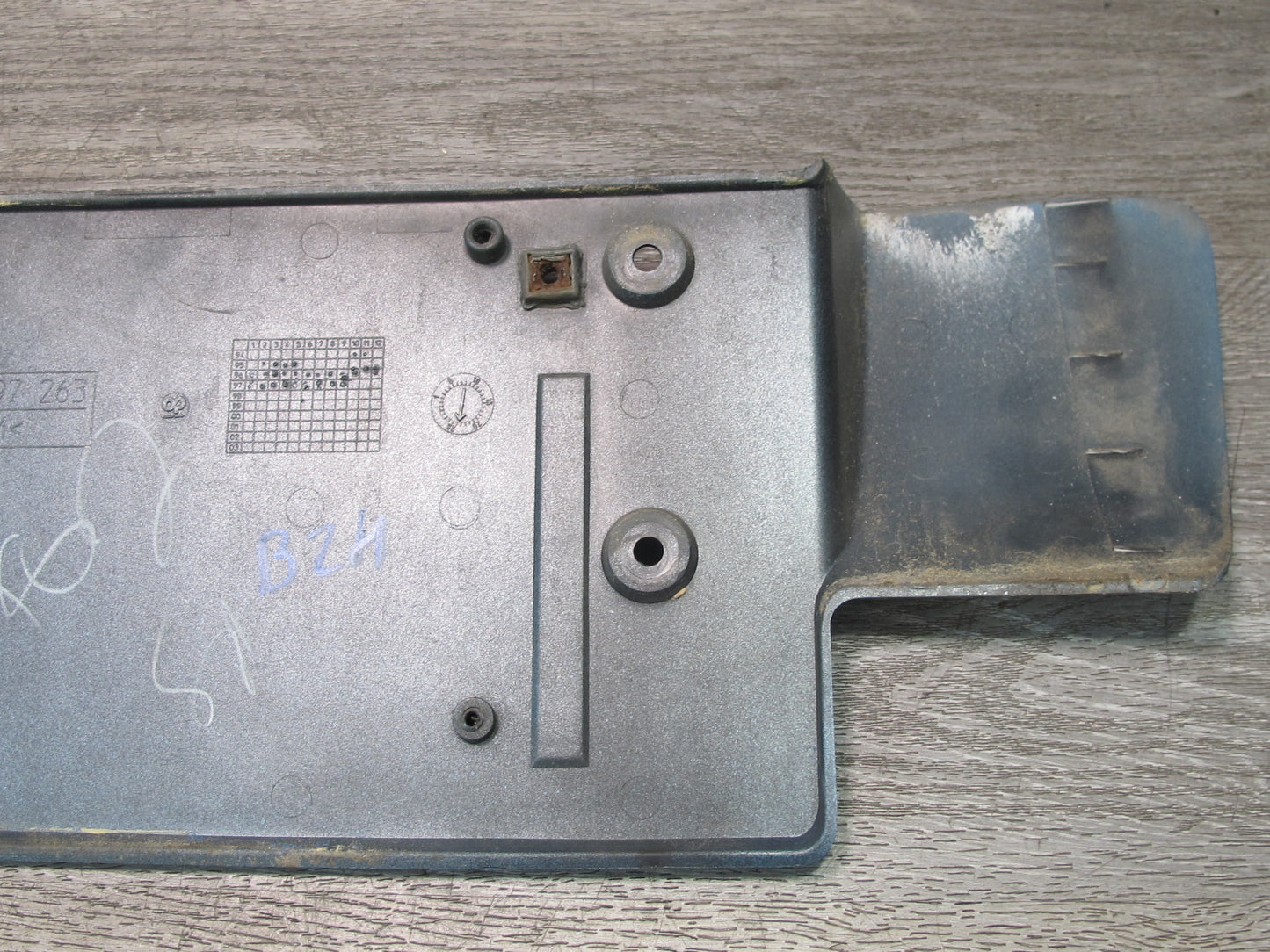 96-99 BMW E36/7 Z3 Rear License Plate Mount Bracket Holder Atlanta-blau OEM