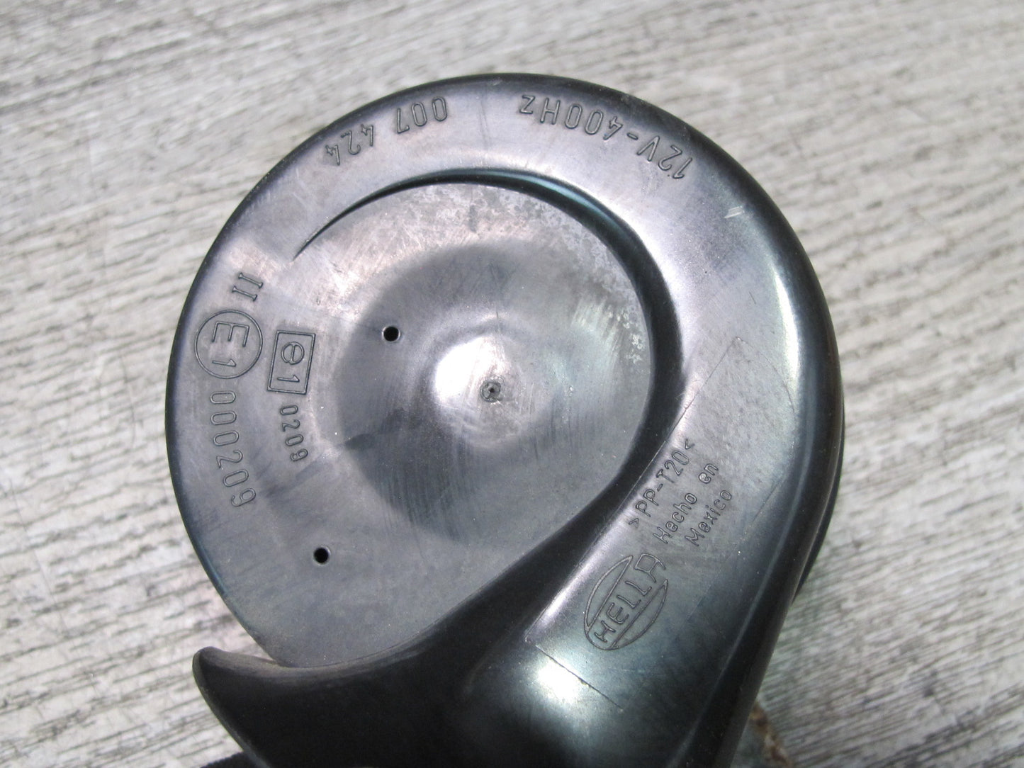 96-02 BMW E36/7 Z3 Set of 2 High & Low Tone Note Pitch Horn Signal OEM