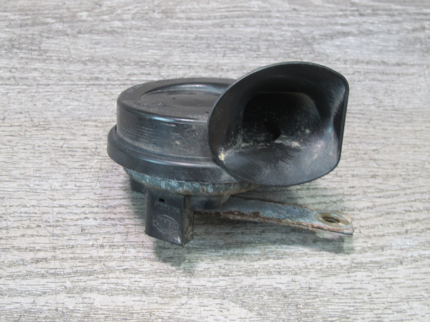 96-02 BMW E36/7 Z3 Set of 2 High & Low Tone Note Pitch Horn Signal OEM