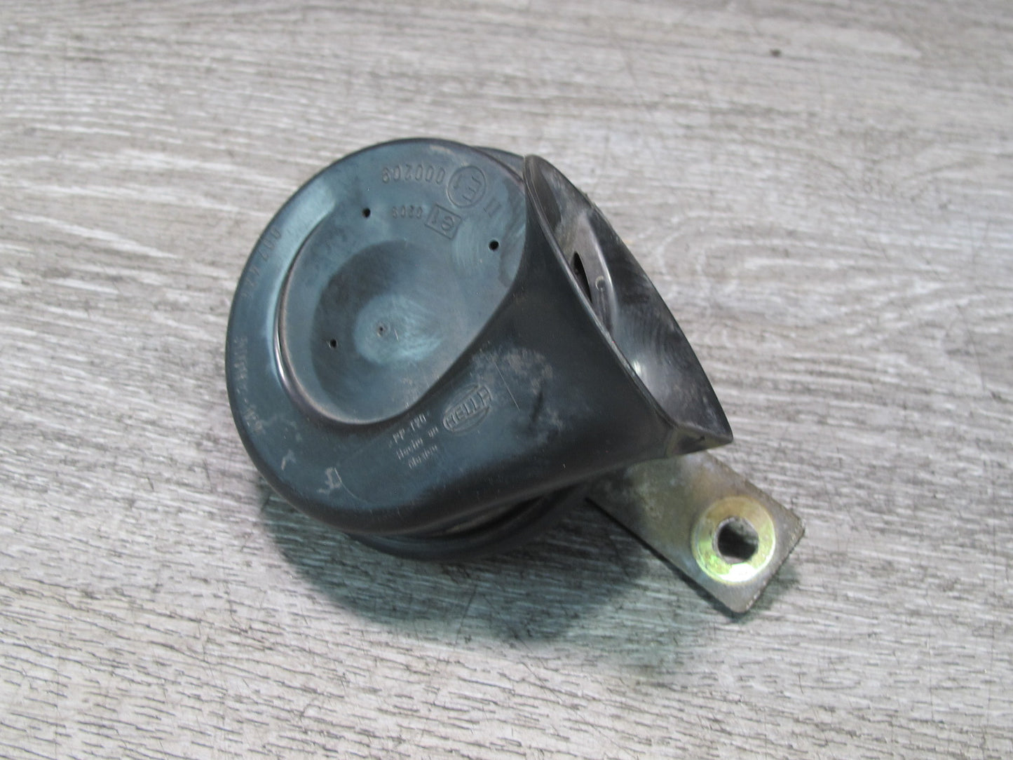 96-02 BMW E36/7 Z3 Set of 2 High & Low Tone Note Pitch Horn Signal OEM