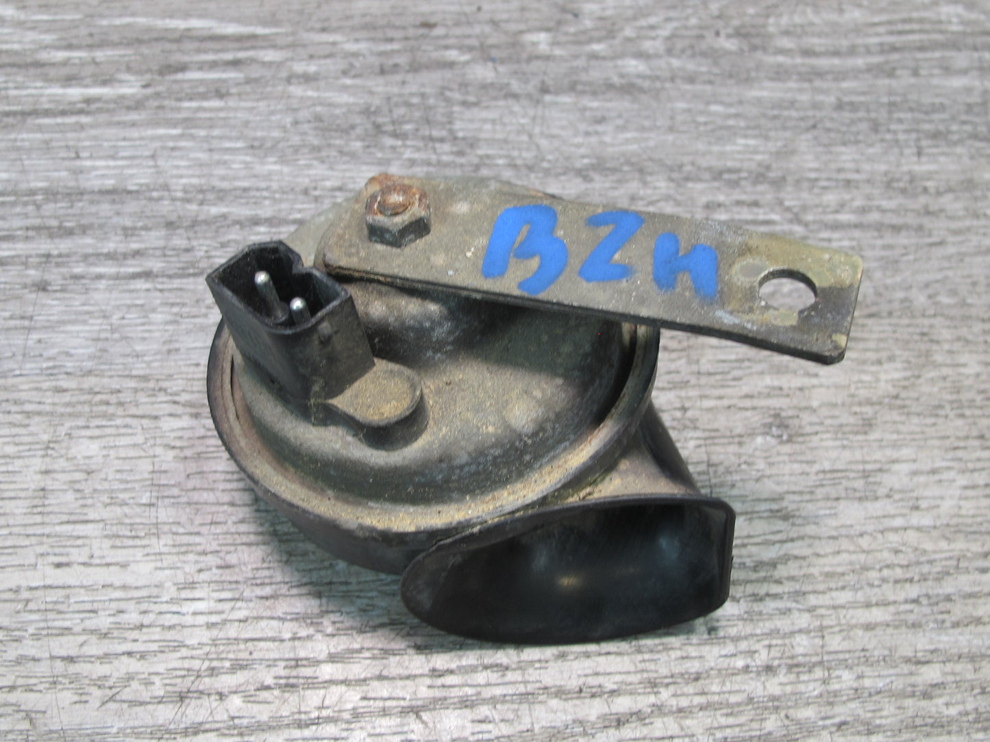 96-02 BMW E36/7 Z3 Set of 2 High & Low Tone Note Pitch Horn Signal OEM