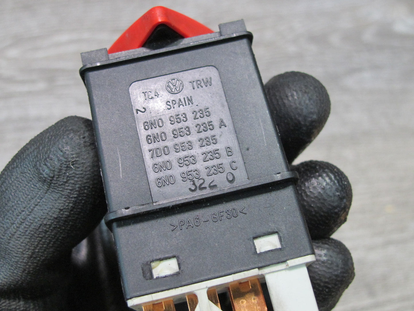 97-03 VW Eurovan T4 Emergency Hazard Flasher Light Button Switch 6N0953235 OEM
