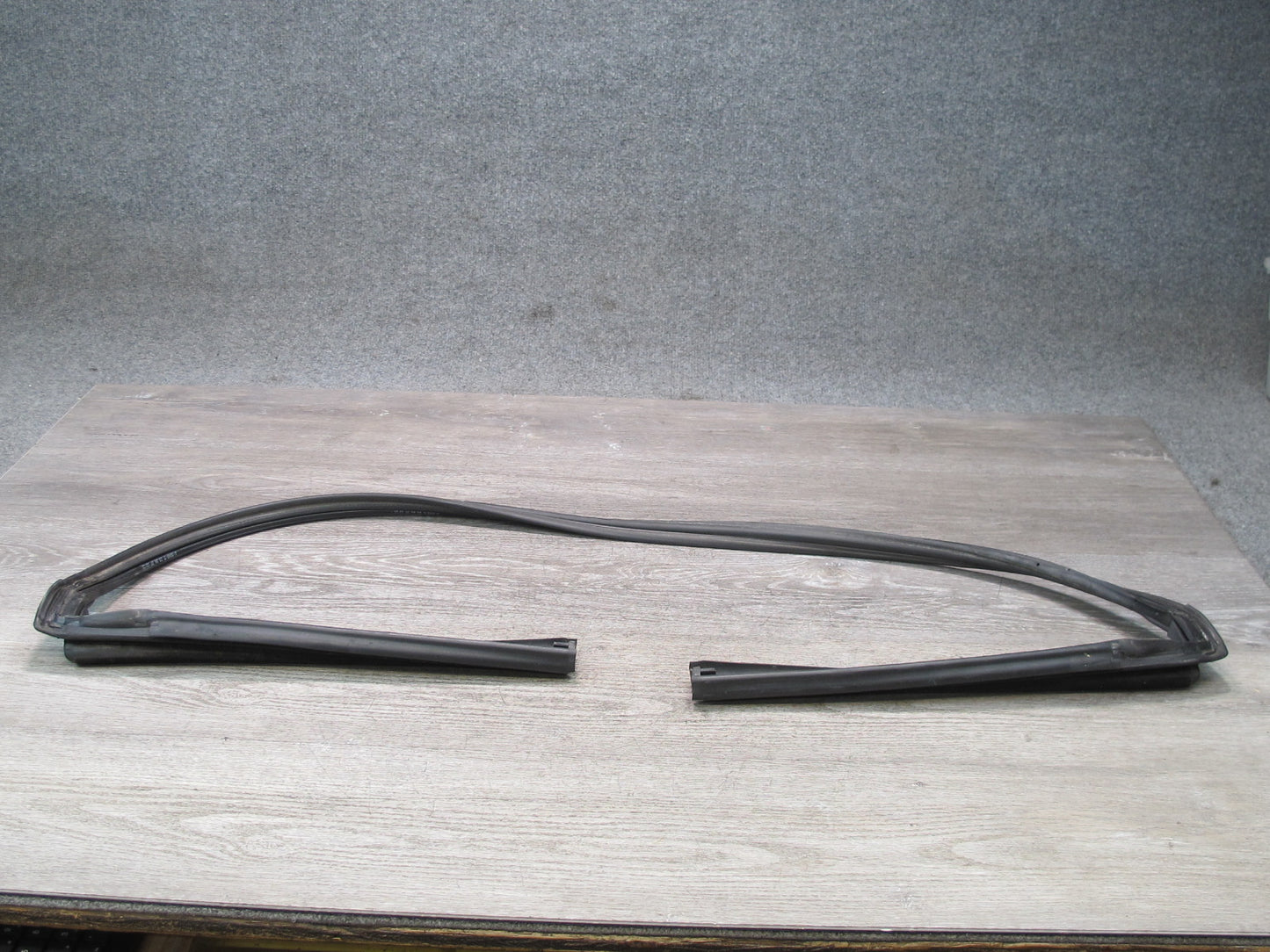 96-99 BMW E36 328iC Convertible TOP Roof Weatherstrip Rubber Seal Gasket OEM