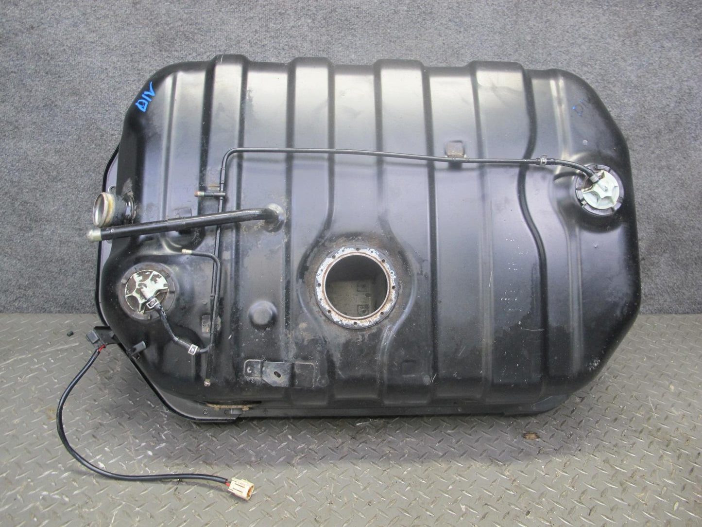 99-01 Isuzu Vehicross Gas Fuel Tank & Filler Neck Pipe OEM