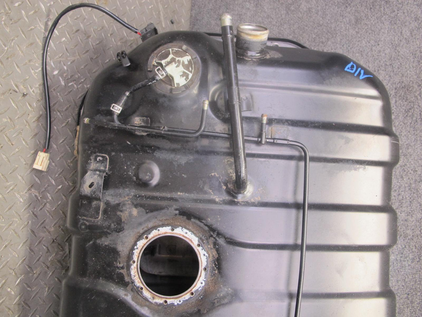 99-01 Isuzu Vehicross Gas Fuel Tank & Filler Neck Pipe OEM