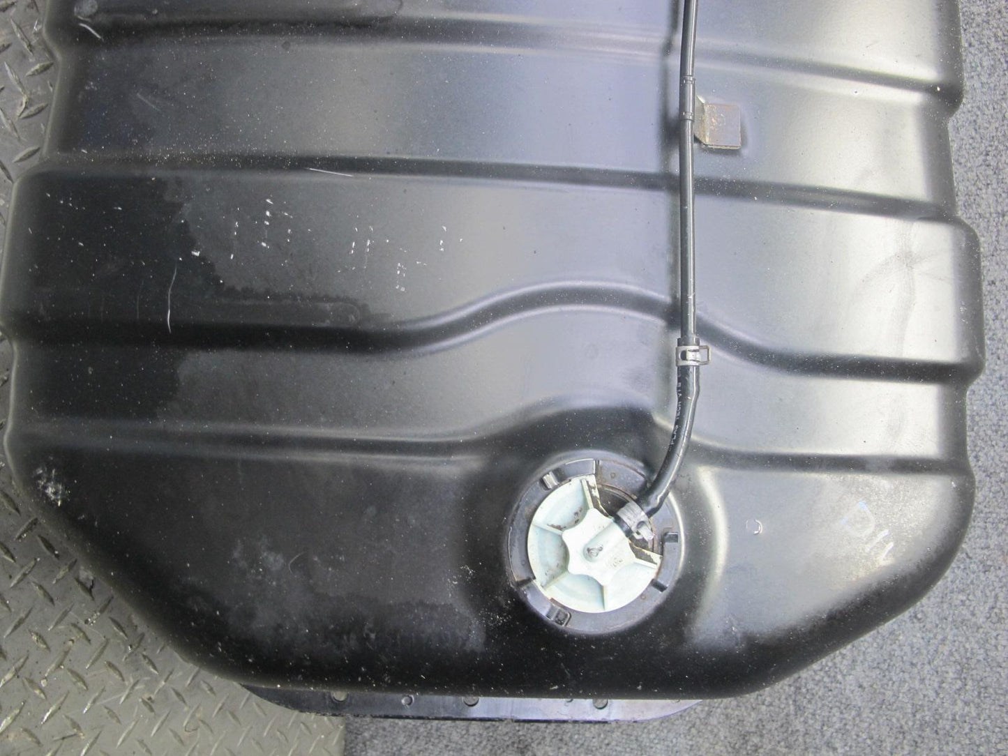 99-01 Isuzu Vehicross Gas Fuel Tank & Filler Neck Pipe OEM