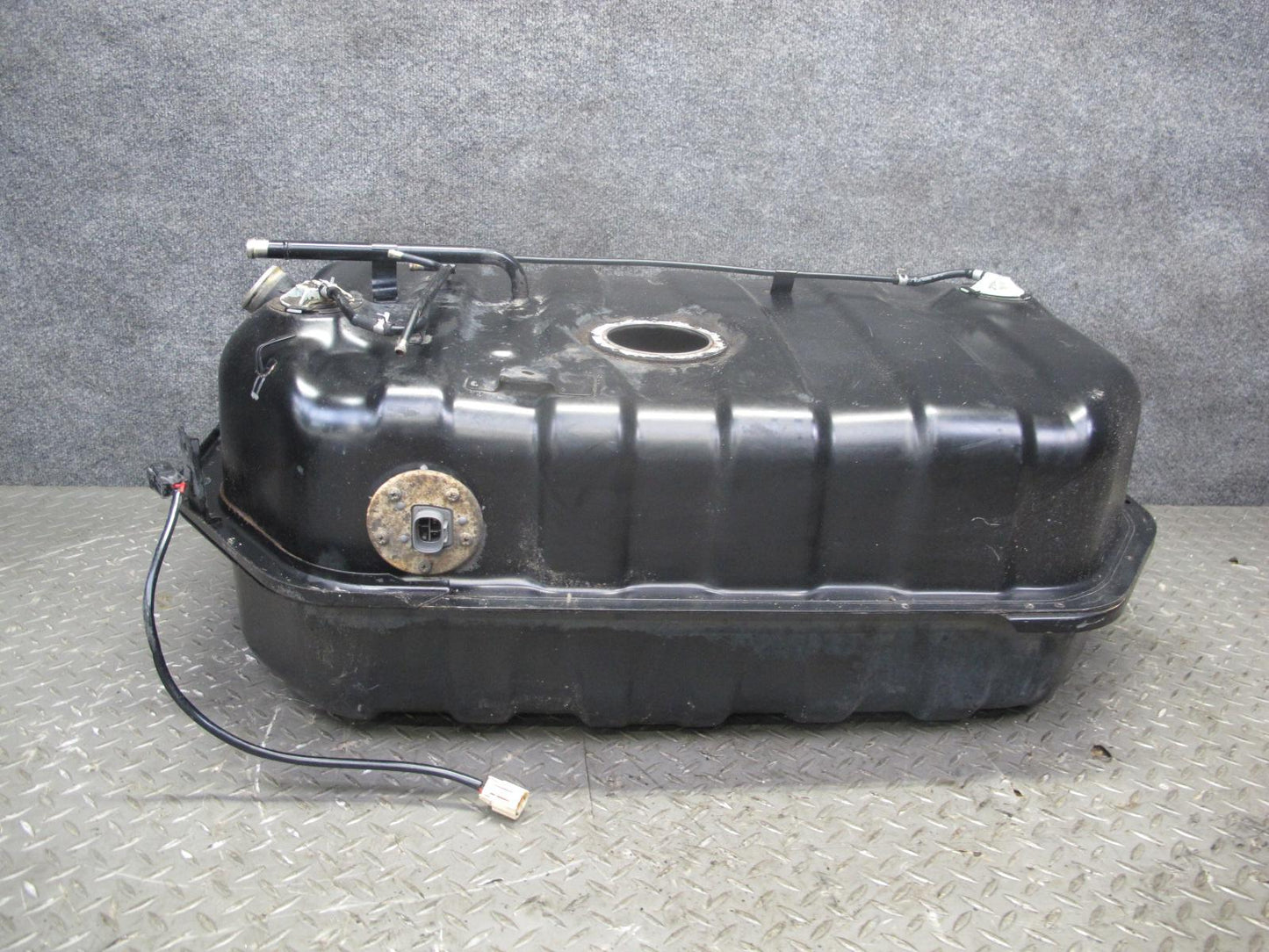 99-01 Isuzu Vehicross Gas Fuel Tank & Filler Neck Pipe OEM