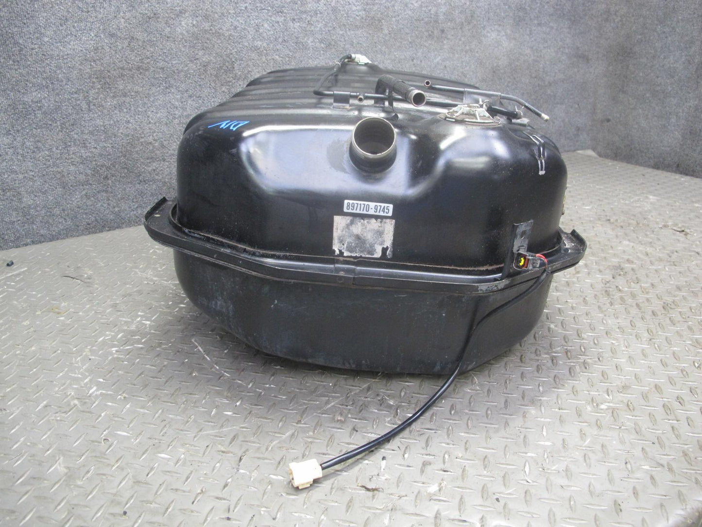 99-01 Isuzu Vehicross Gas Fuel Tank & Filler Neck Pipe OEM