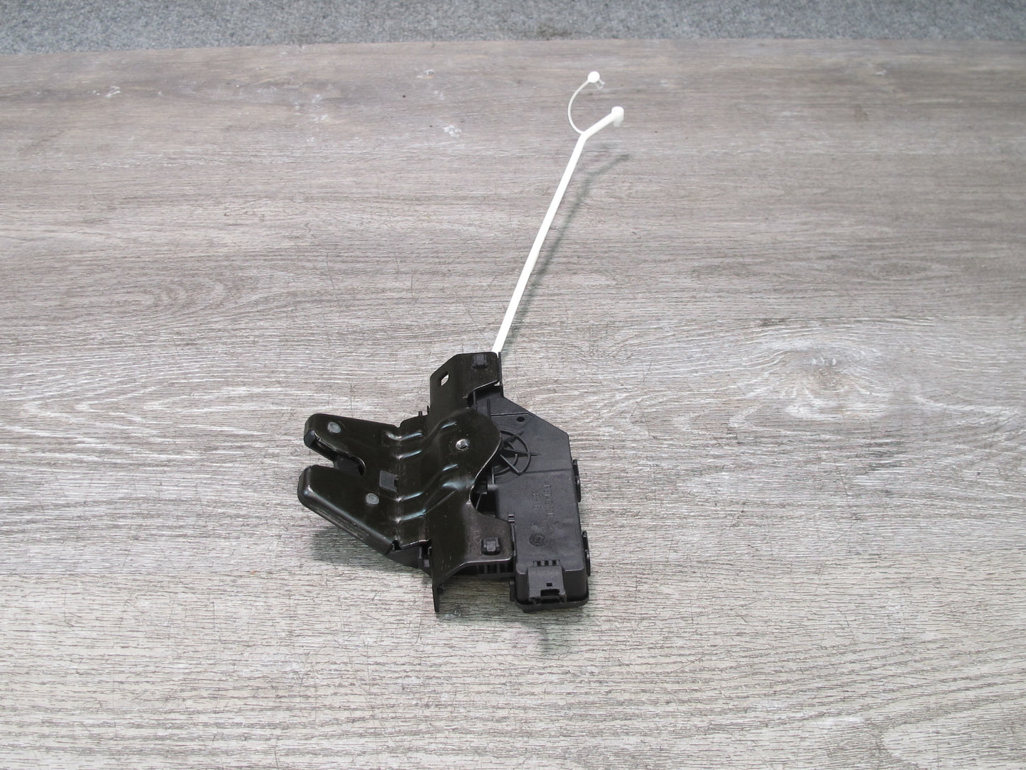 01-06 BMW E46 325Ci 330Ci Rear Trunk Lid Lock Latch Actuator OEM