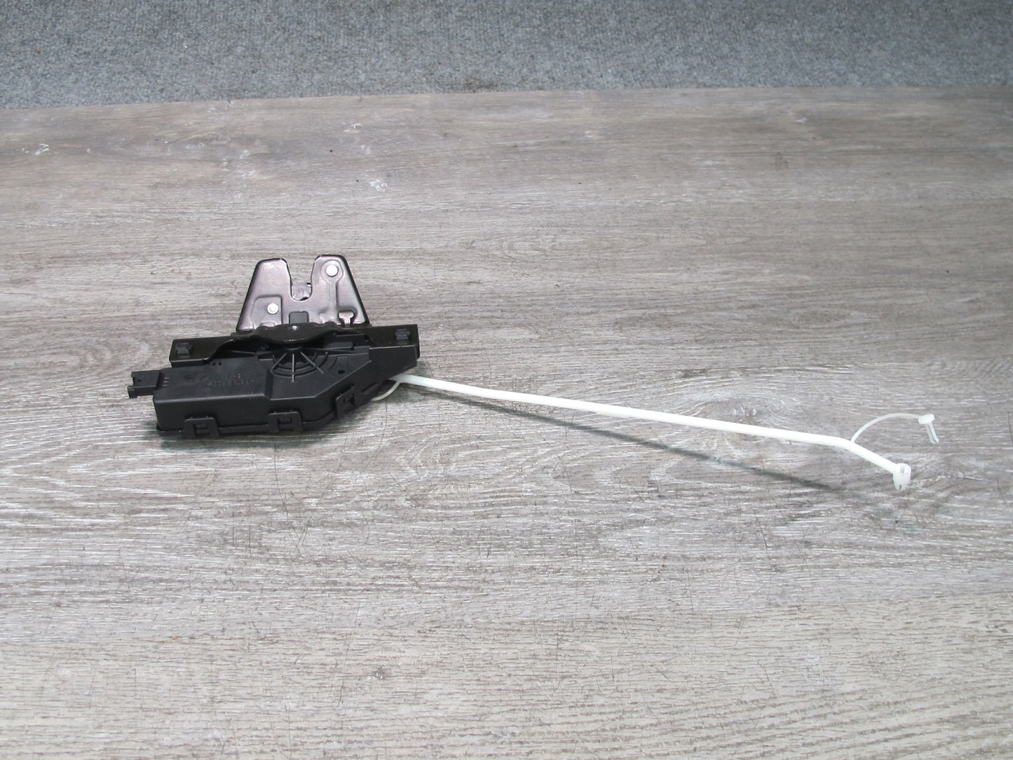 01-06 BMW E46 325Ci 330Ci Rear Trunk Lid Lock Latch Actuator OEM