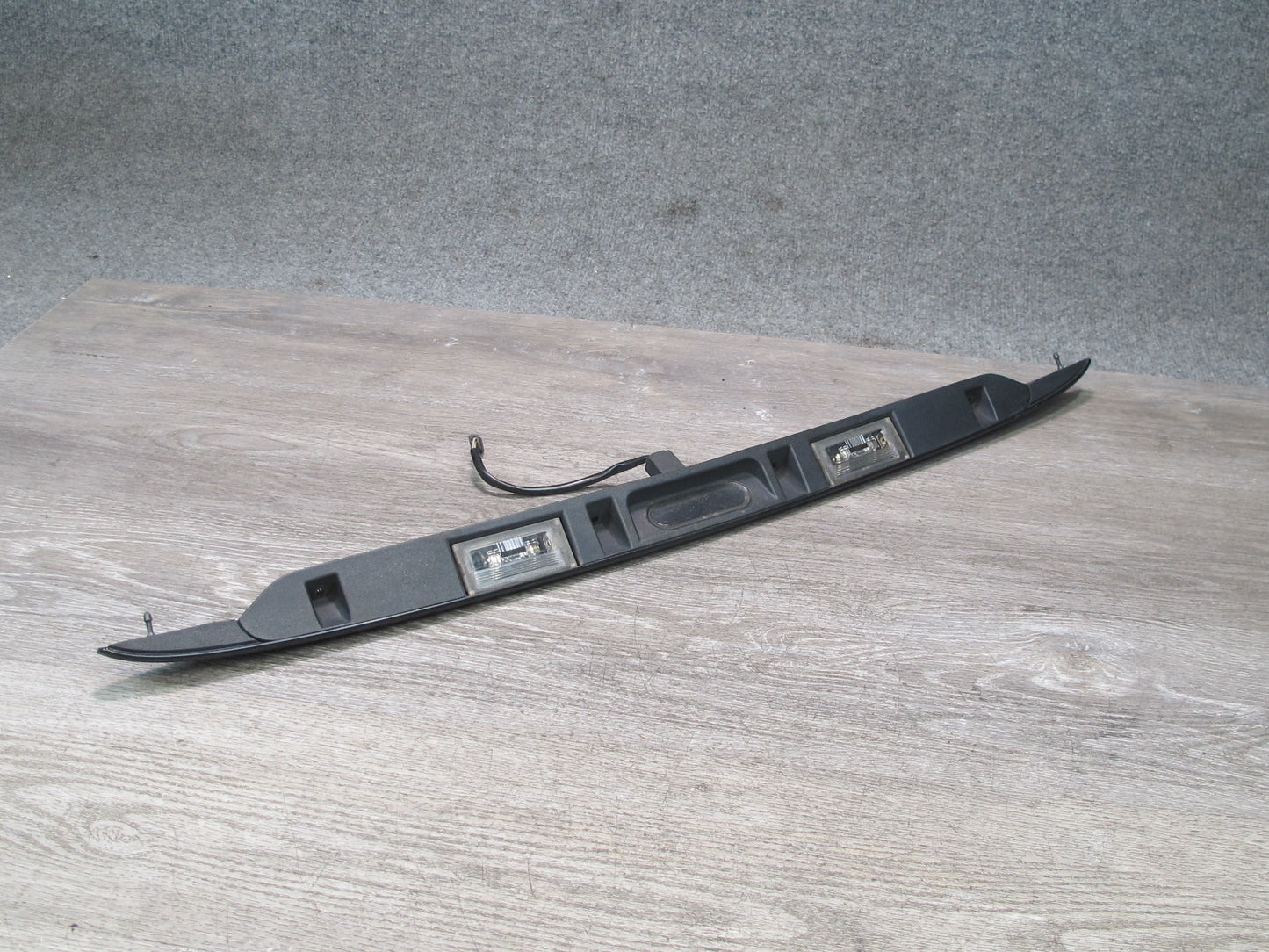 01-06 BMW E46 325Ci 330Ci Coupe Rear Trunk Lid Handle Finish Trim License Light