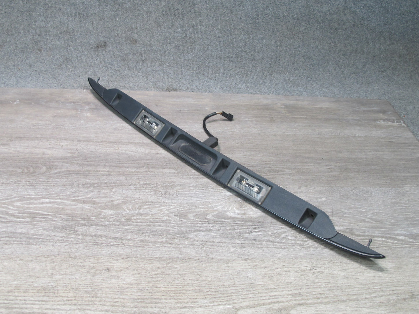 01-06 BMW E46 325Ci 330Ci Coupe Rear Trunk Lid Handle Finish Trim License Light