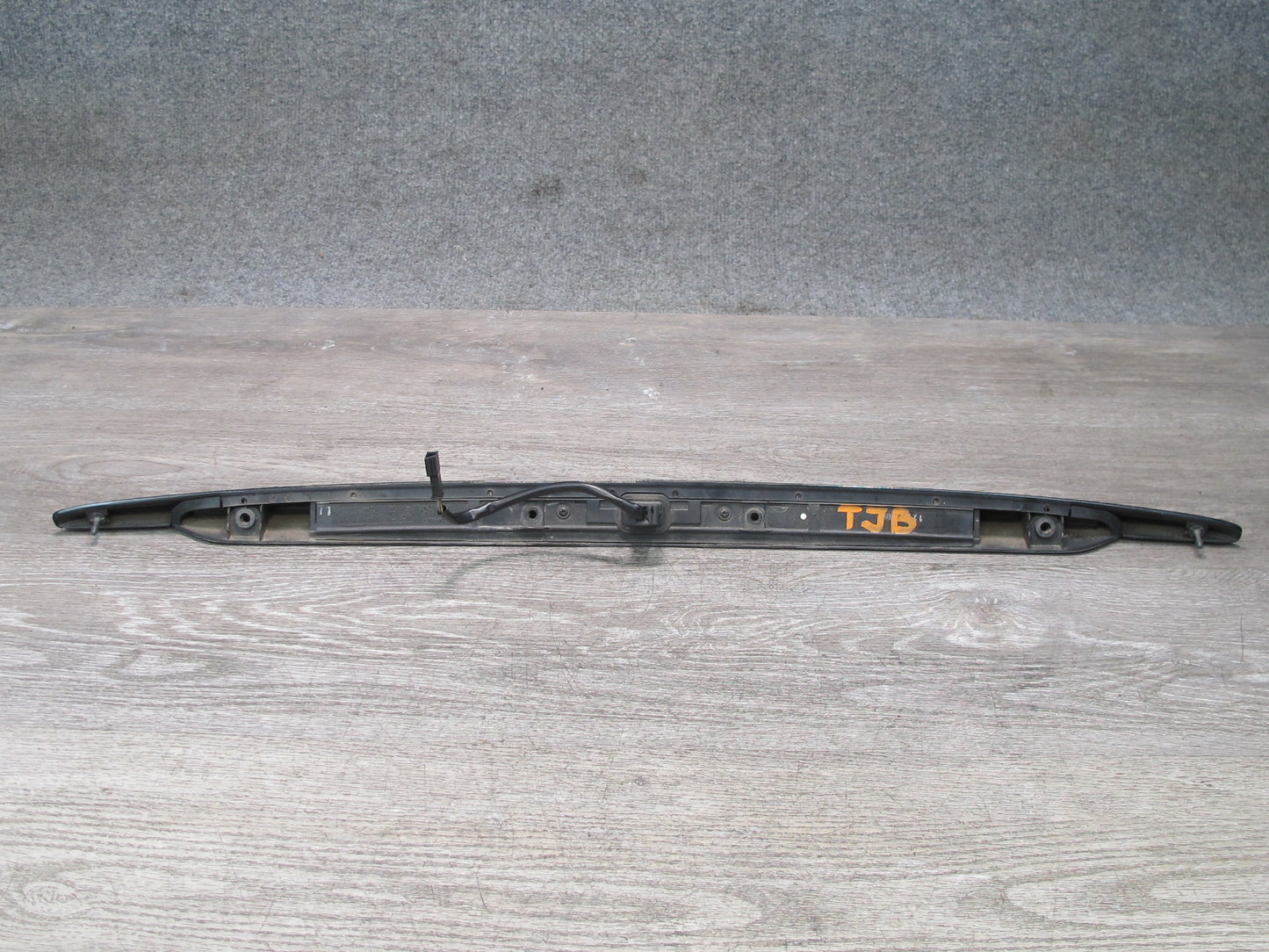 01-06 BMW E46 325Ci 330Ci Coupe Rear Trunk Lid Handle Finish Trim License Light