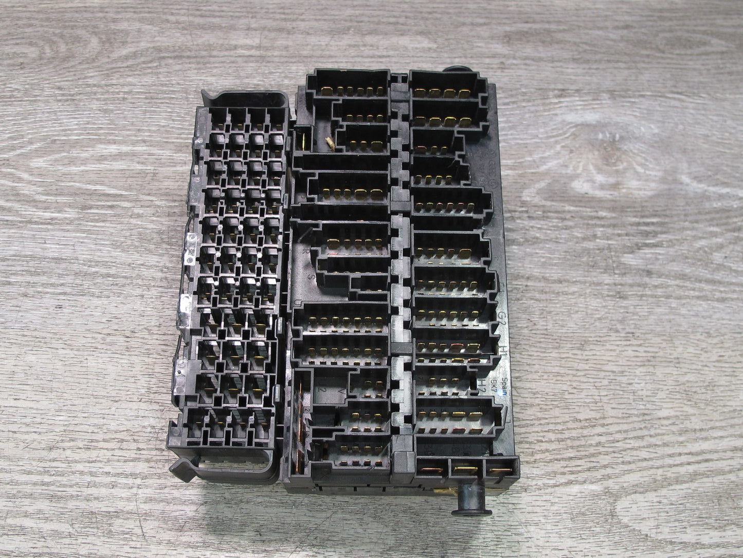 99-03 VW Eurovan T4 Fuse Relay Box Module 357937039 OEM