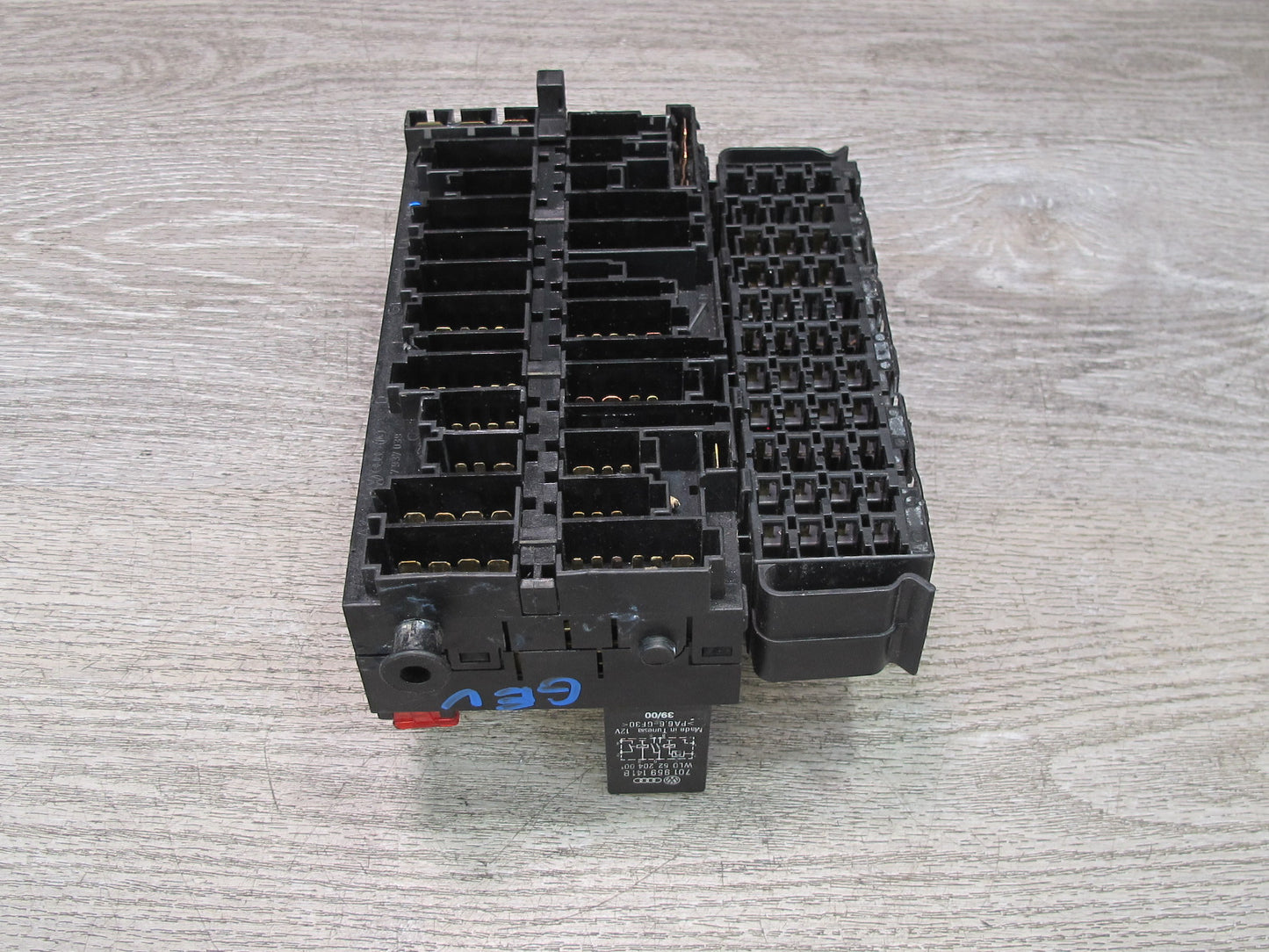 99-03 VW Eurovan T4 Fuse Relay Box Module 357937039 OEM