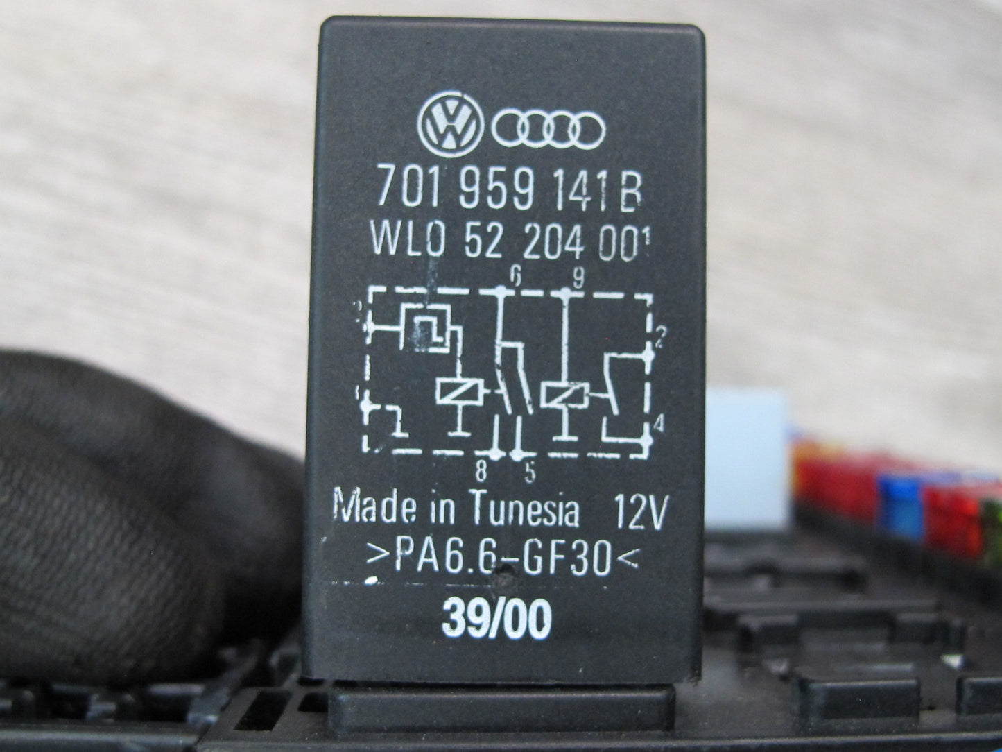 99-03 VW Eurovan T4 Fuse Relay Box Module 357937039 OEM