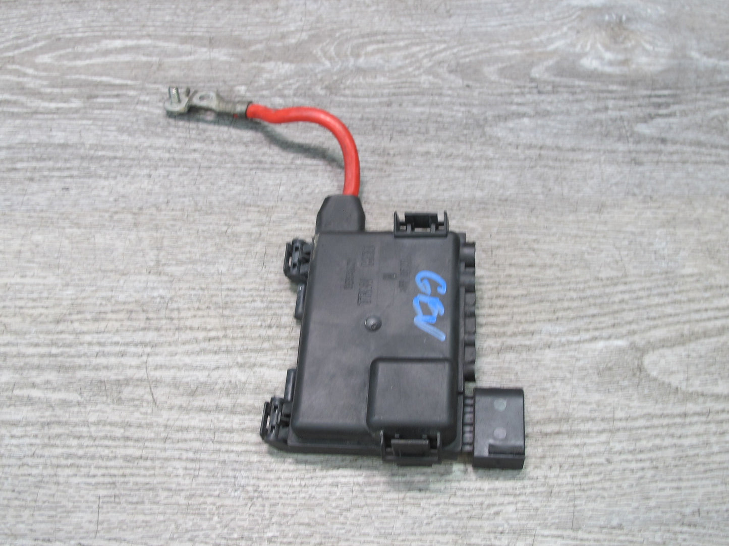 99-03 VW Eurovan T4 Positive Battery Cable Terminal Junction Fuse Box OEM