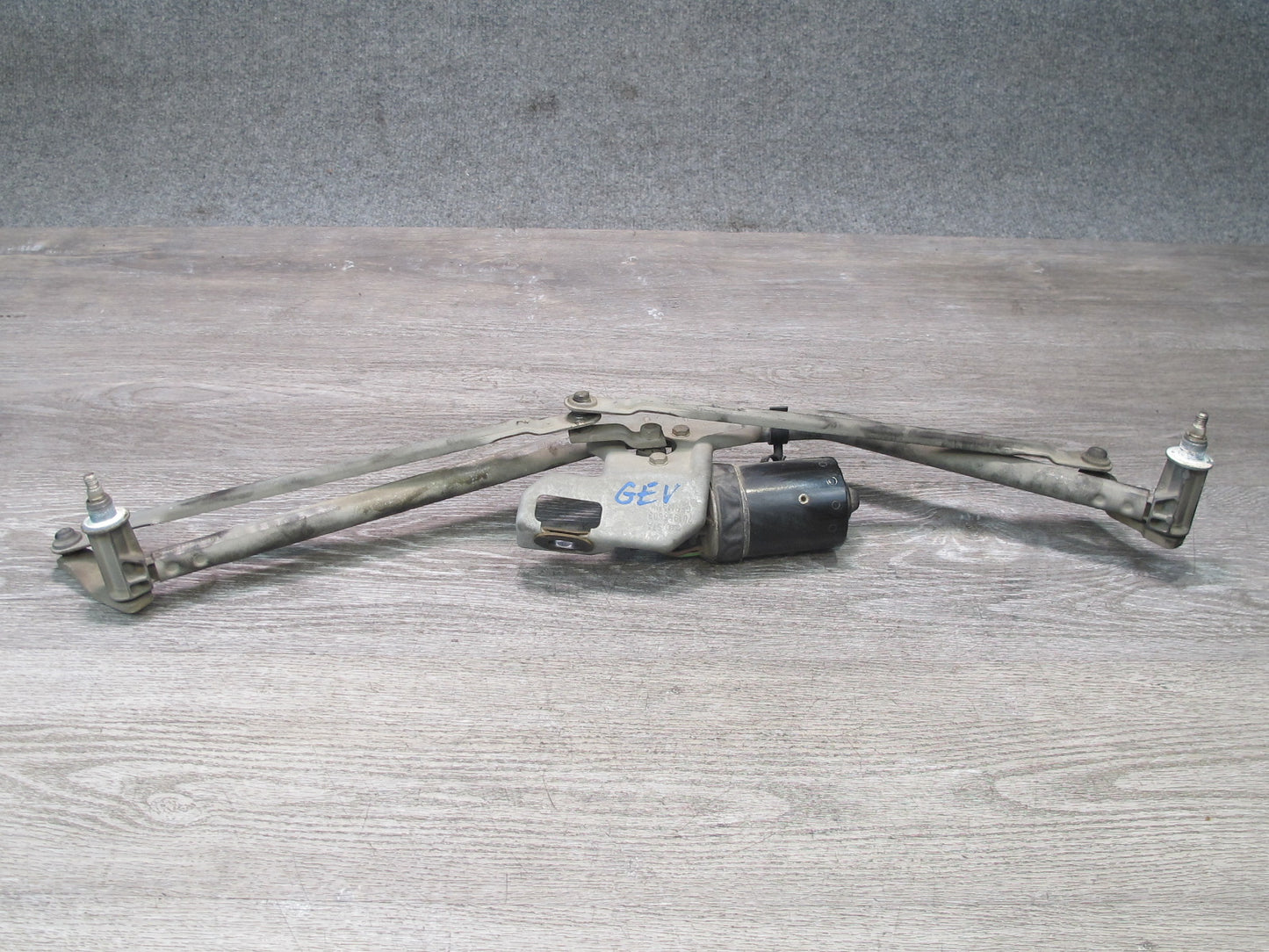 99-03 VW Eurovan T4 Windshield Wiper Transmission Linkage w Motor OEM
