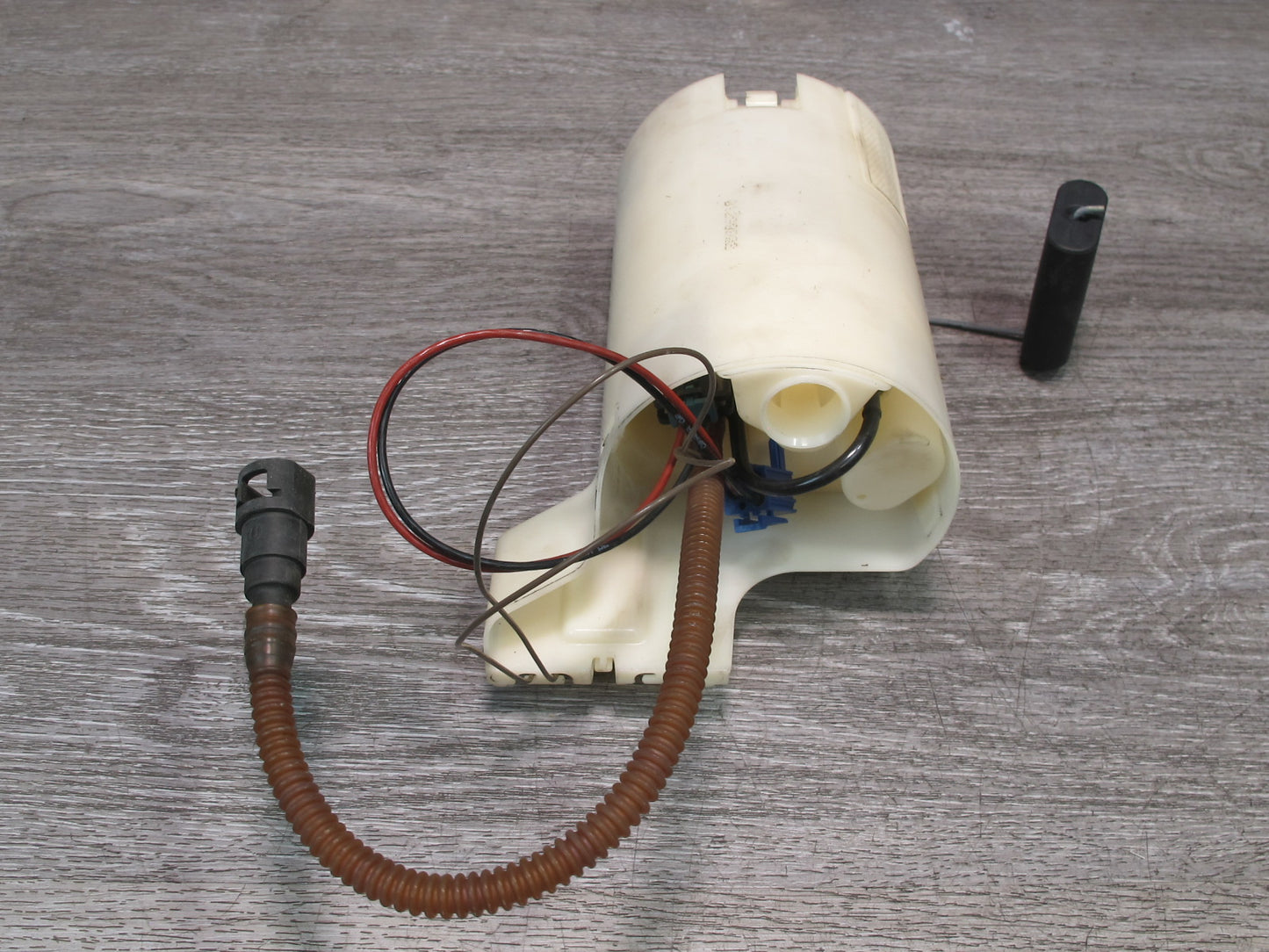 2003 BMW E85 Z4 M54 Fuel Pump Level Sensor w Fuel Pressure Regulator Set OEM