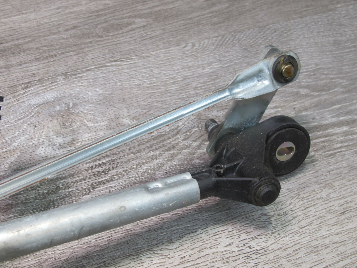 03-08 BMW E86 E85 Z4 Windshield Wiper Transmission Linkage w Motor OEM