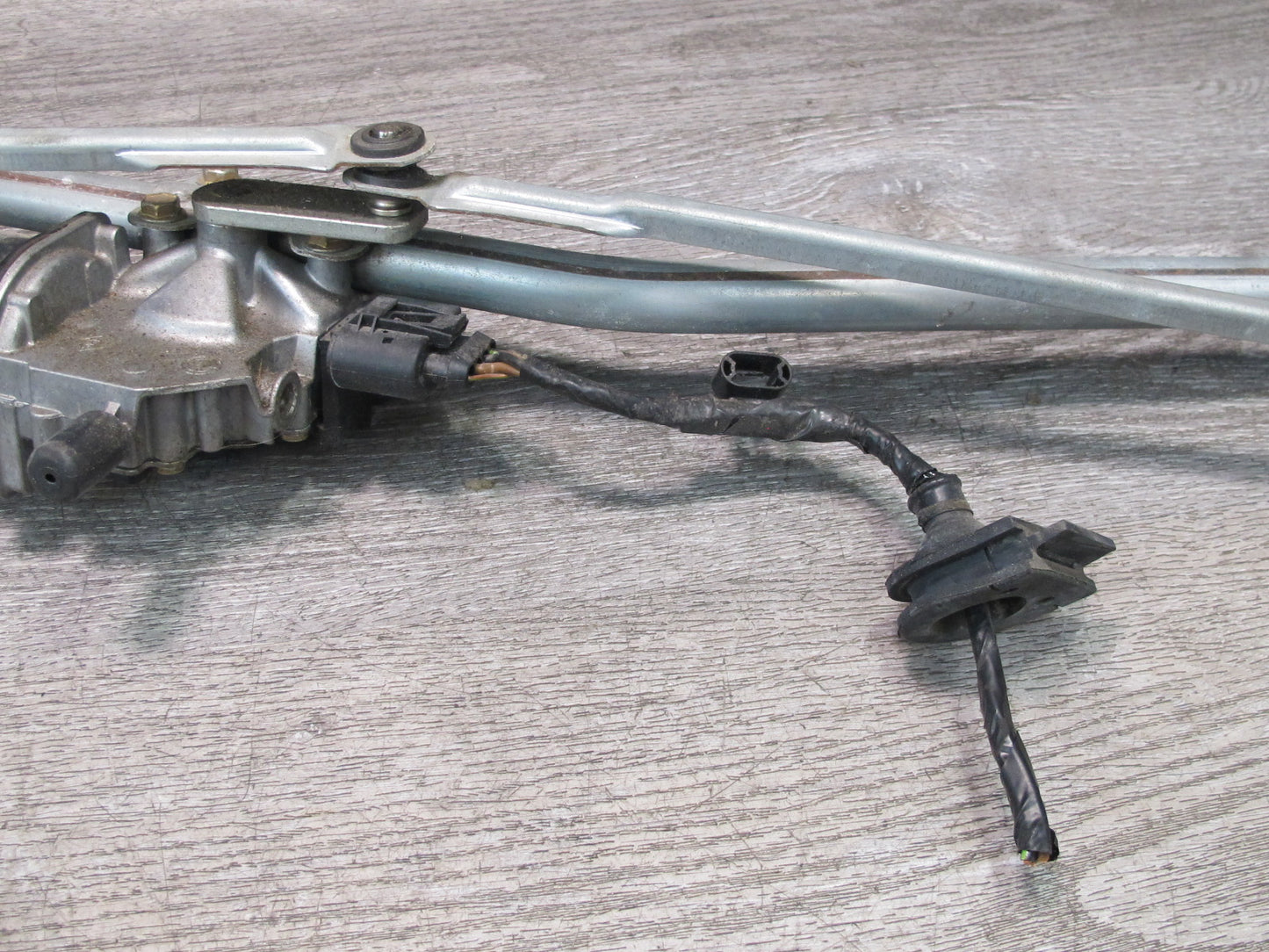 03-08 BMW E86 E85 Z4 Windshield Wiper Transmission Linkage w Motor OEM