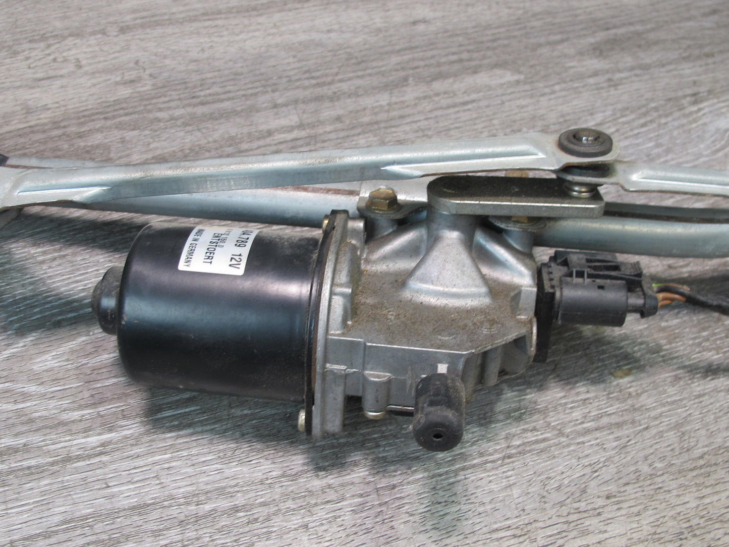 03-08 BMW E86 E85 Z4 Windshield Wiper Transmission Linkage w Motor OEM
