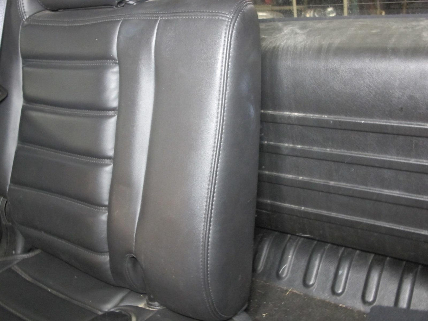 03-07 Hummer H2 Rear 3RD ROW Right Passenger Side Leather Seat Set of 2 Black