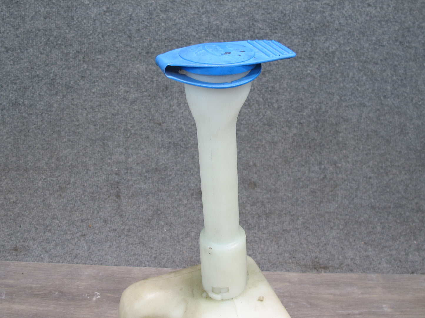 00-03 VW Eurovan T4 Windshield Washer Fluid Reservoir Bottle Tank 701955453B OEM