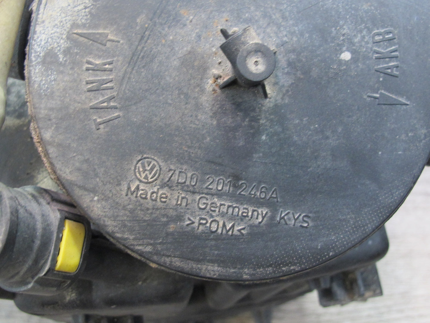 01-03 VW Eurovan T4 2.8L Fuel Evap Vapor Charcoal Canister 7D0201801E OEM