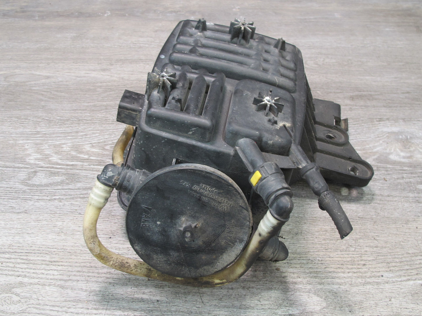 01-03 VW Eurovan T4 2.8L Fuel Evap Vapor Charcoal Canister 7D0201801E OEM