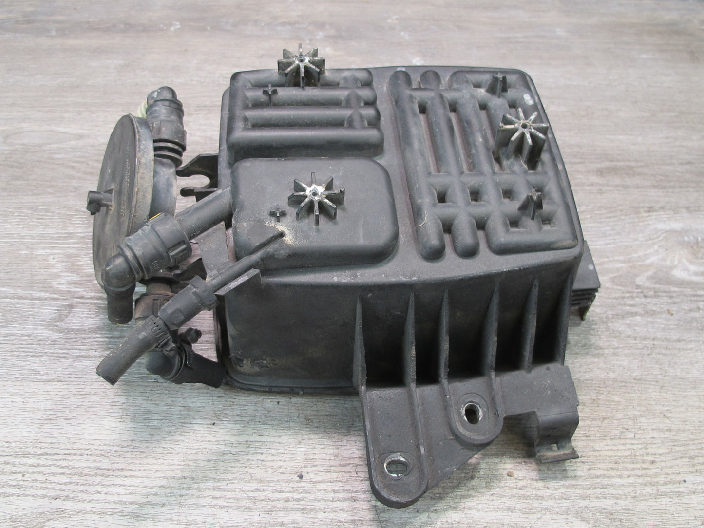 01-03 VW Eurovan T4 2.8L Fuel Evap Vapor Charcoal Canister 7D0201801E OEM