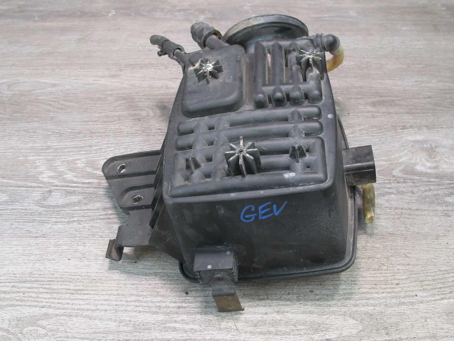 01-03 VW Eurovan T4 2.8L Fuel Evap Vapor Charcoal Canister 7D0201801E OEM