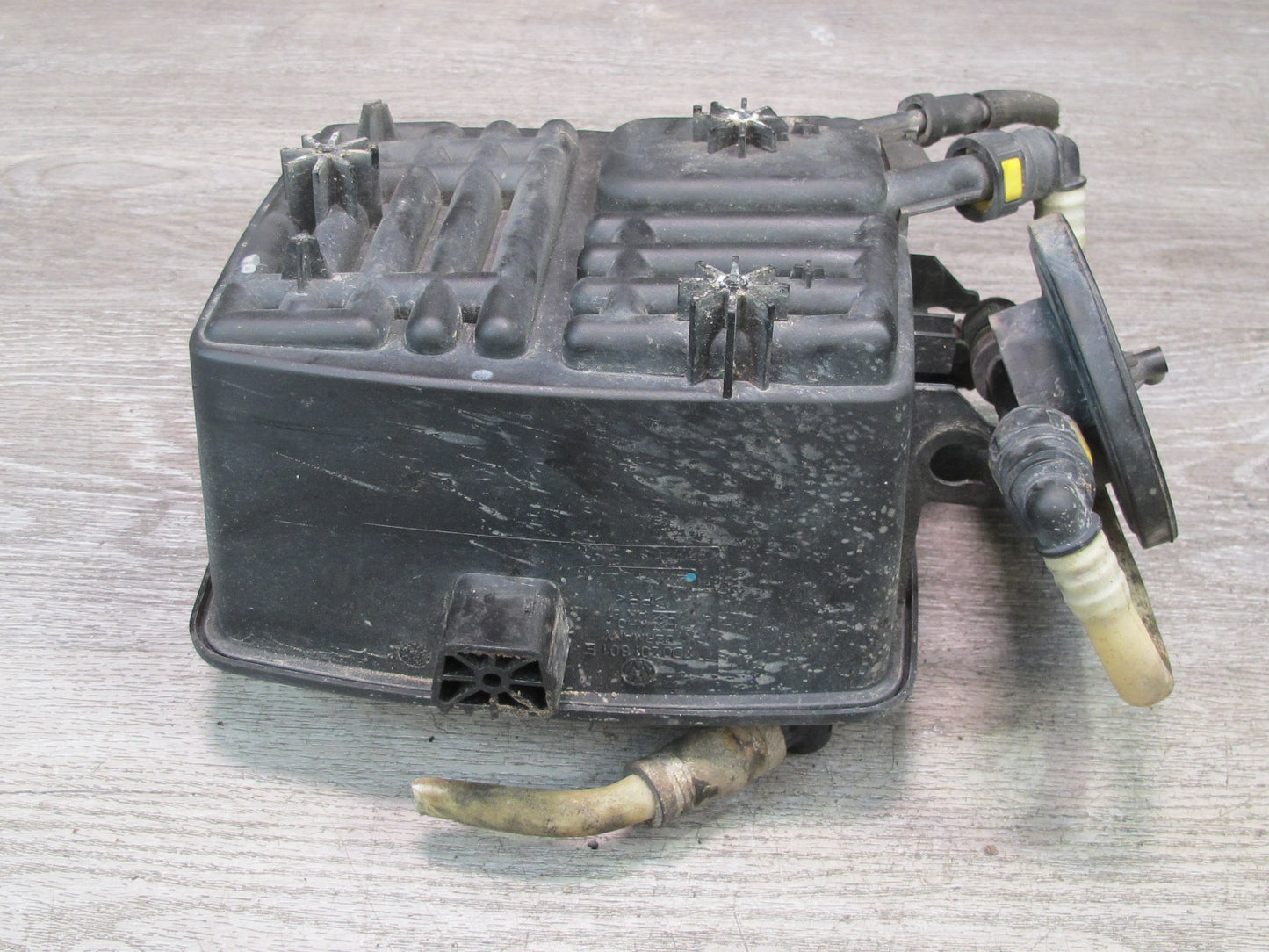01-03 VW Eurovan T4 2.8L Fuel Evap Vapor Charcoal Canister 7D0201801E OEM