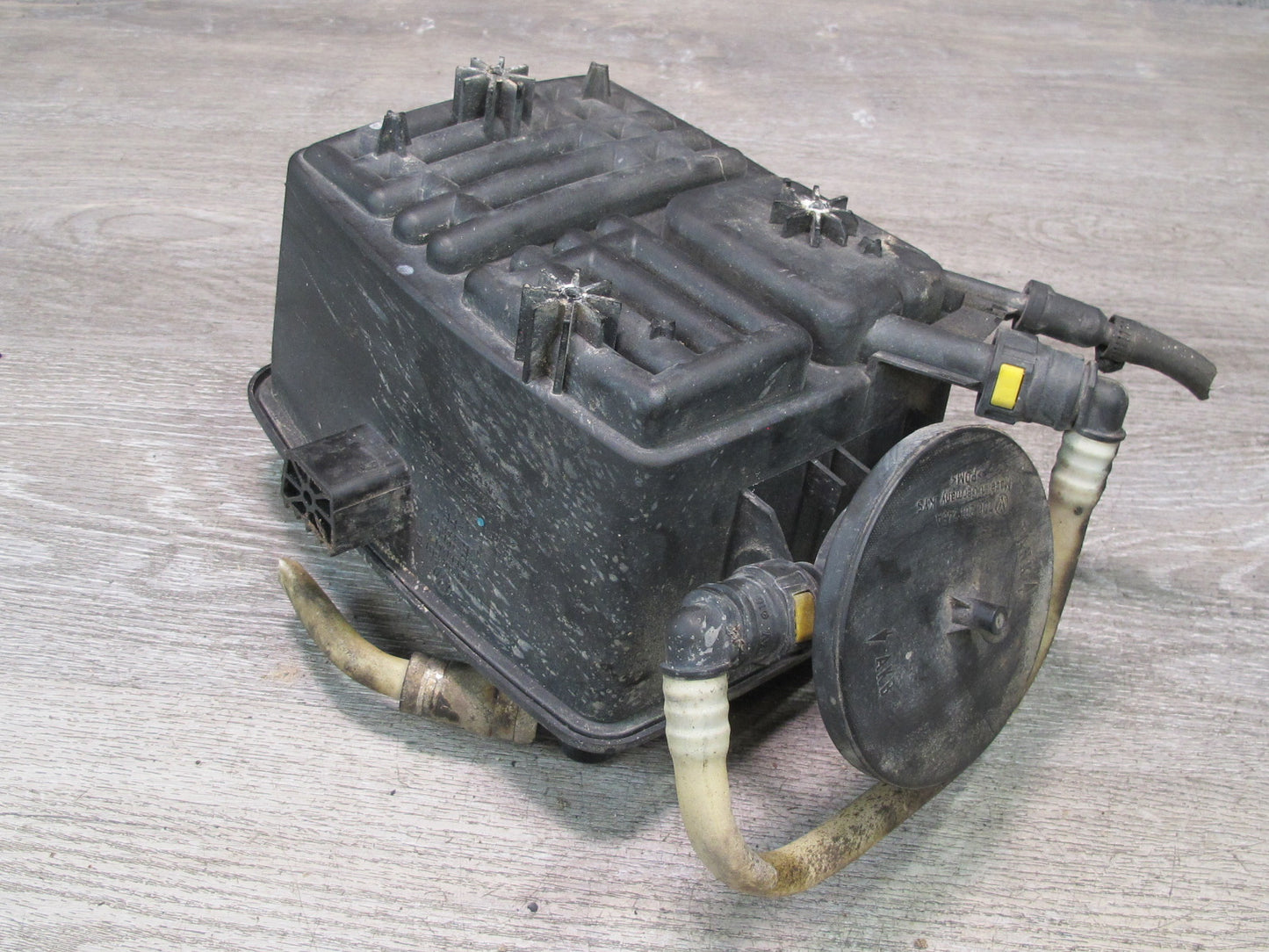 01-03 VW Eurovan T4 2.8L Fuel Evap Vapor Charcoal Canister 7D0201801E OEM
