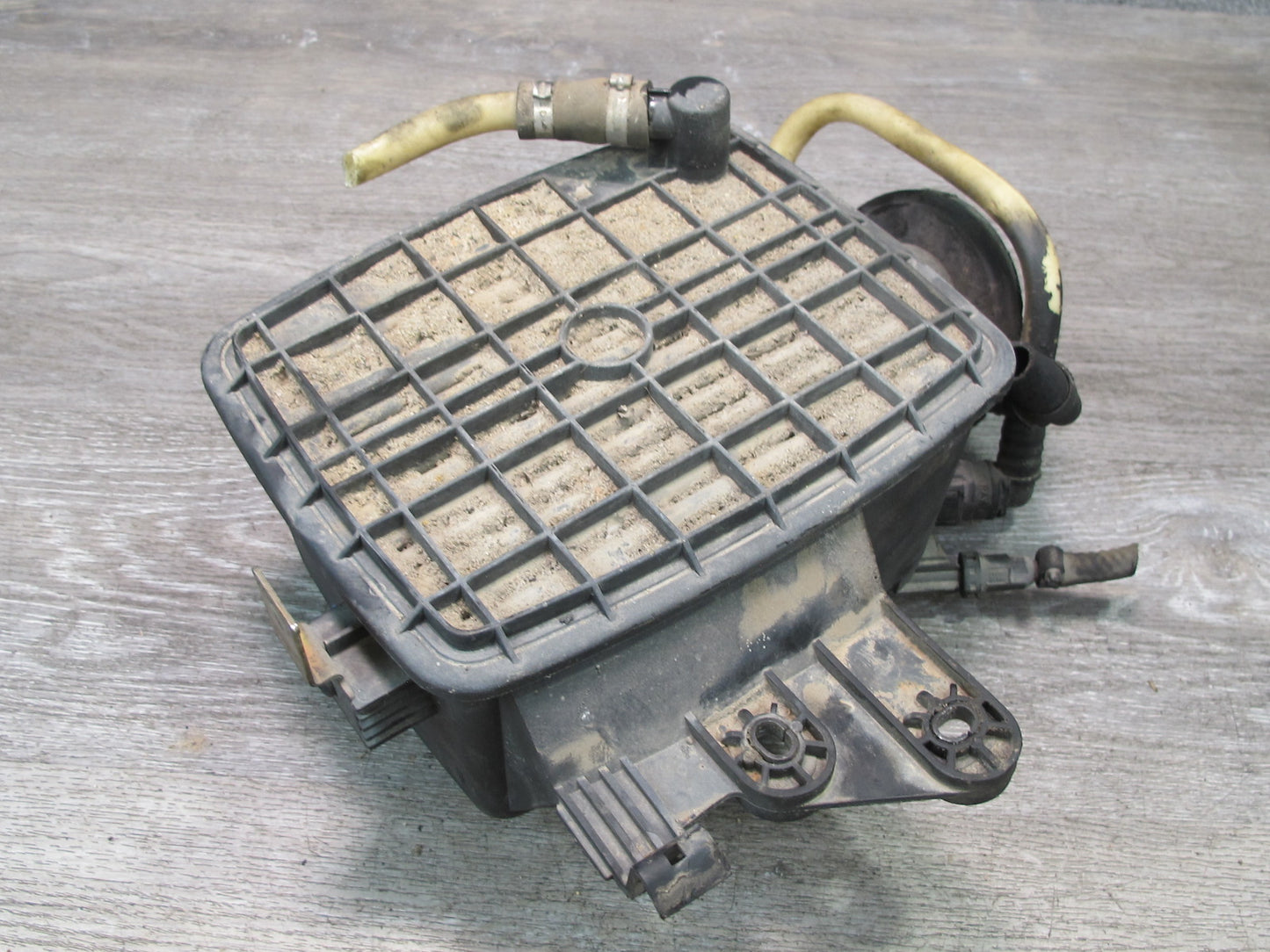 01-03 VW Eurovan T4 2.8L Fuel Evap Vapor Charcoal Canister 7D0201801E OEM