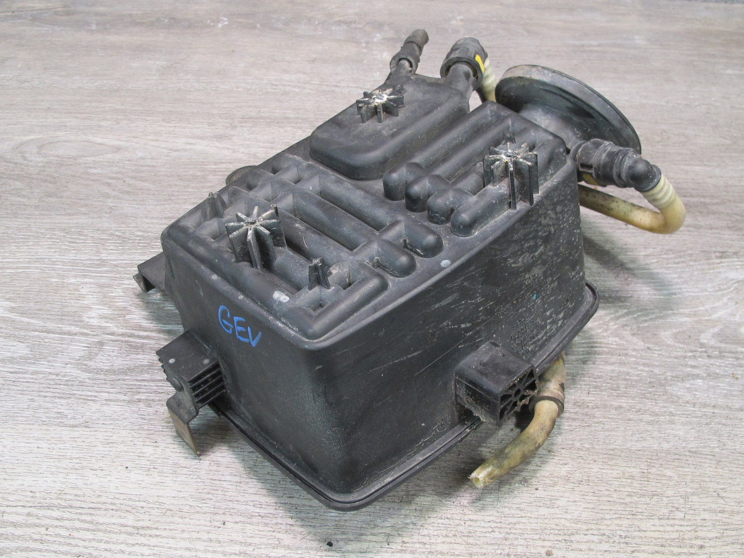 01-03 VW Eurovan T4 2.8L Fuel Evap Vapor Charcoal Canister 7D0201801E OEM