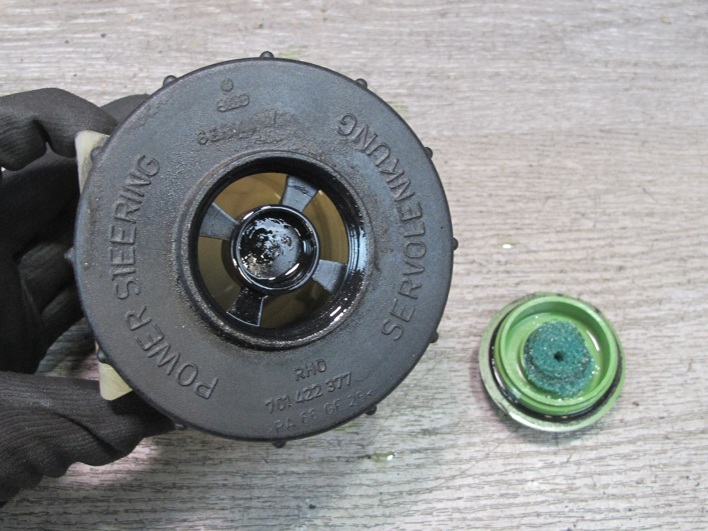 99-03 VW Eurovan T4 Power Steering Fluid Reservoir Bottle Tank 701422373A OEM
