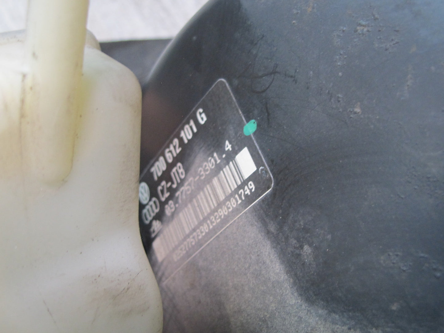 99-03 VW Eurovan T4 Brake Master Cylinder Booster Fluid Reservoir 7D0612101G OEM