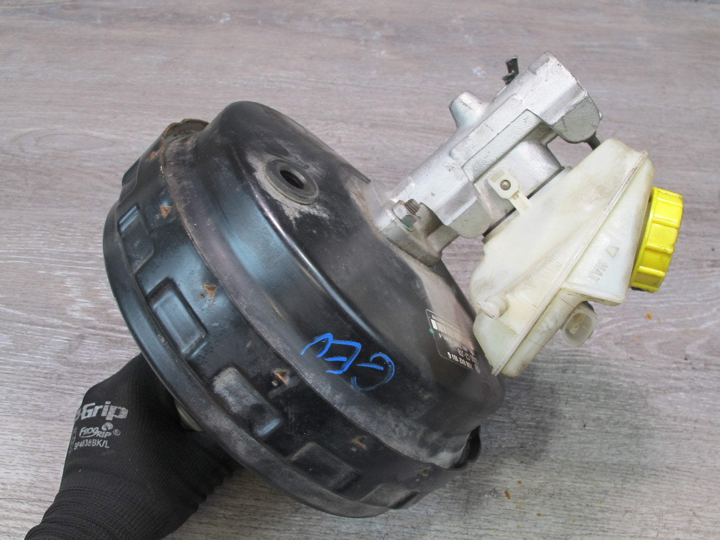 99-03 VW Eurovan T4 Brake Master Cylinder Booster Fluid Reservoir 7D0612101G OEM