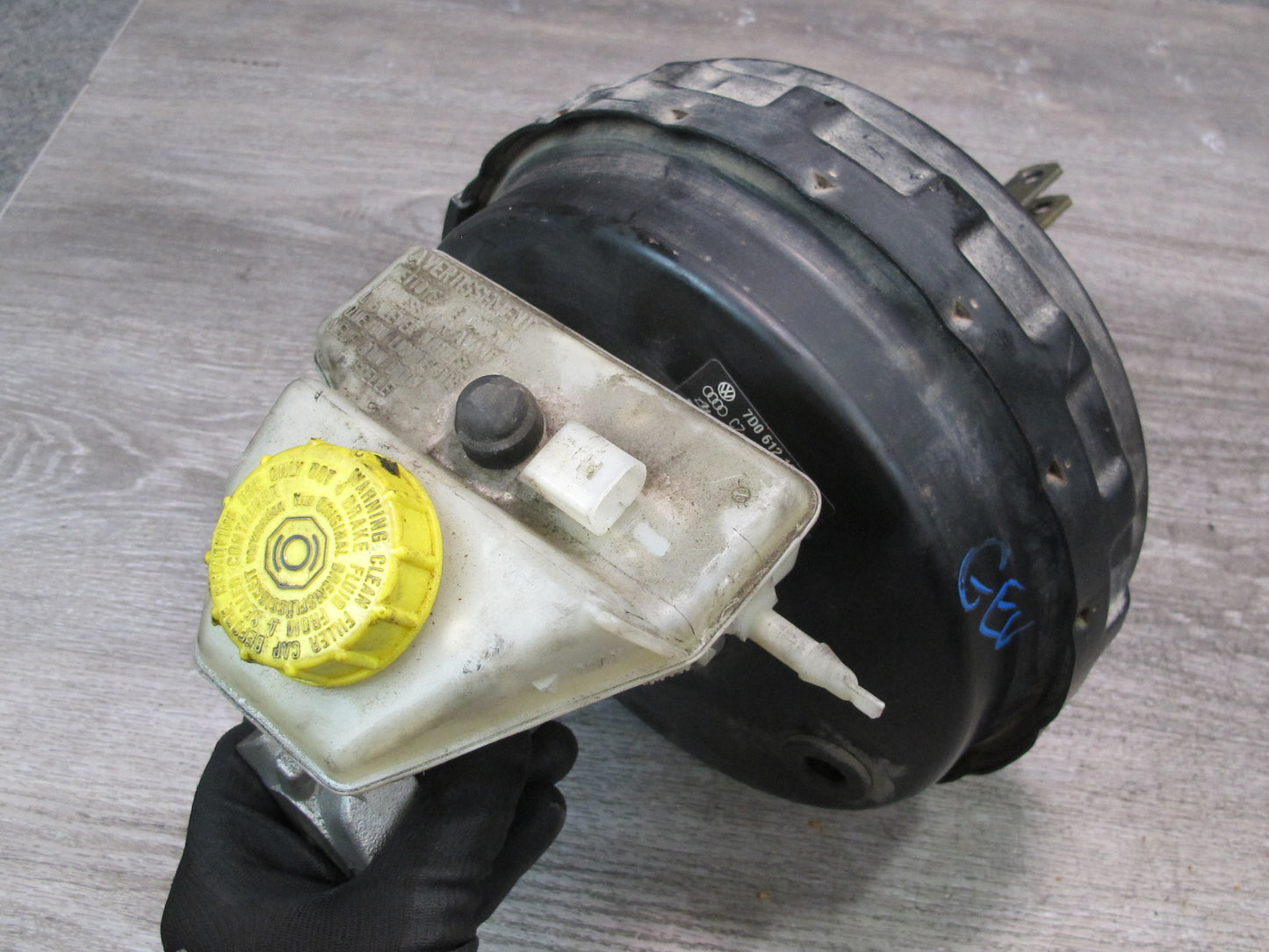 99-03 VW Eurovan T4 Brake Master Cylinder Booster Fluid Reservoir 7D0612101G OEM