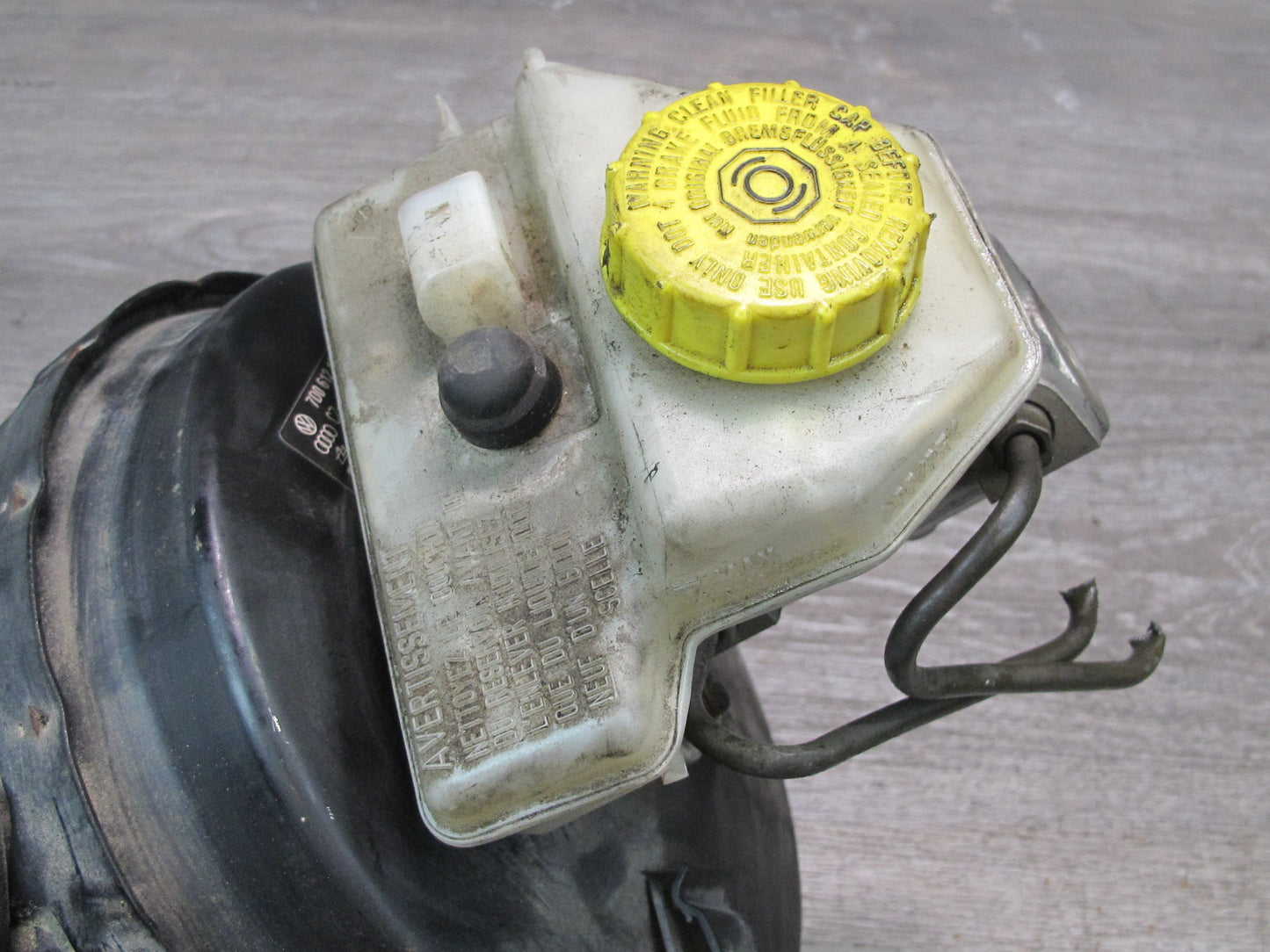 99-03 VW Eurovan T4 Brake Master Cylinder Booster Fluid Reservoir 7D0612101G OEM