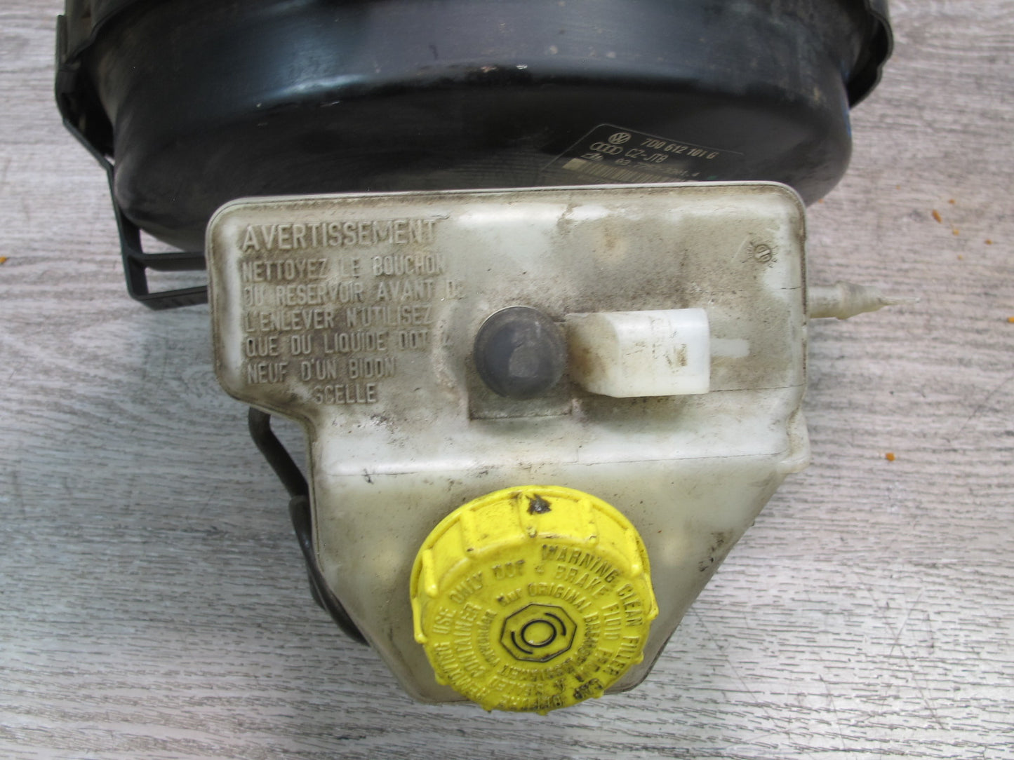 99-03 VW Eurovan T4 Brake Master Cylinder Booster Fluid Reservoir 7D0612101G OEM